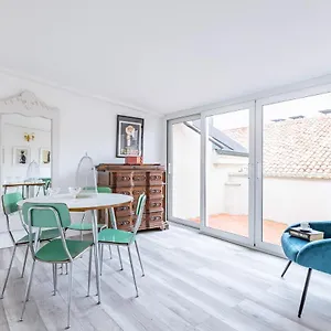 https://the-roof-apartment-citycenter-by-host4u.it-lombardy.com